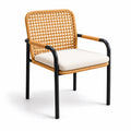 Chaise en rotin avec cadre en métal et coussin en polyester