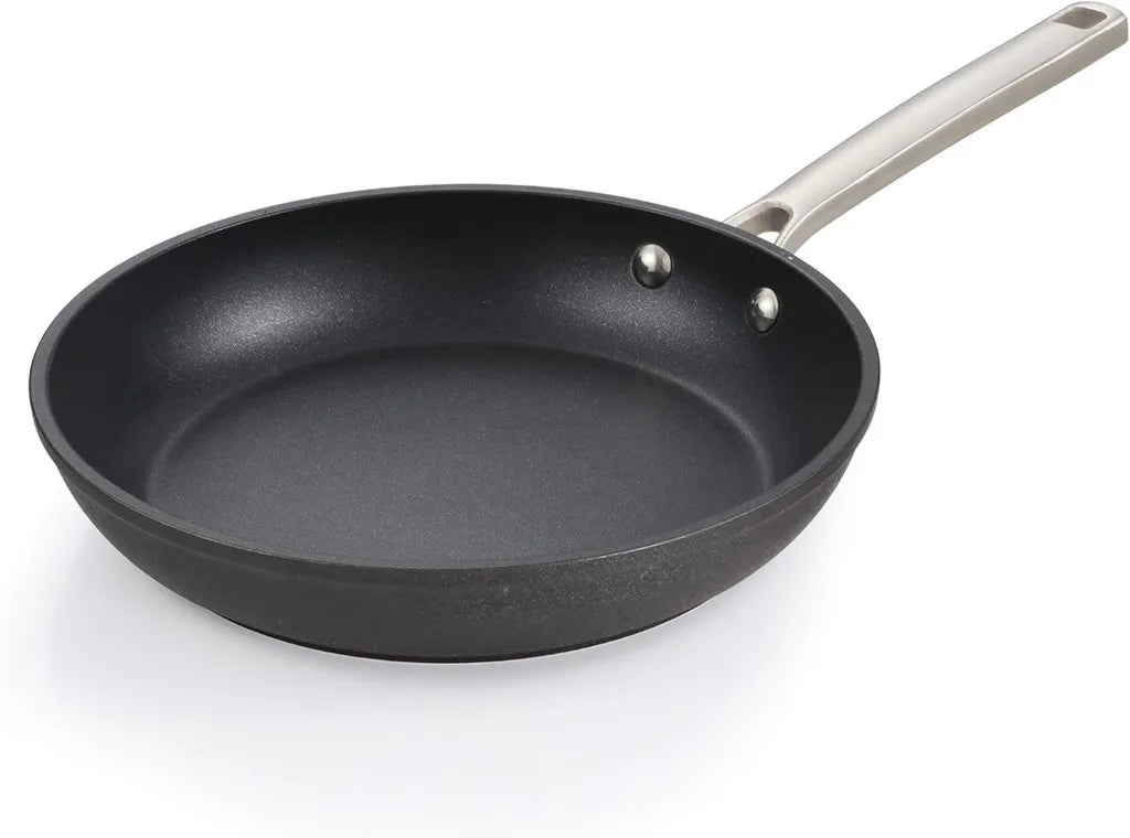 Poêle antiadhésive en titane Ø 24 cm avec manche ergonomique