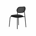 Chaise en métal noir avec dossier perforé